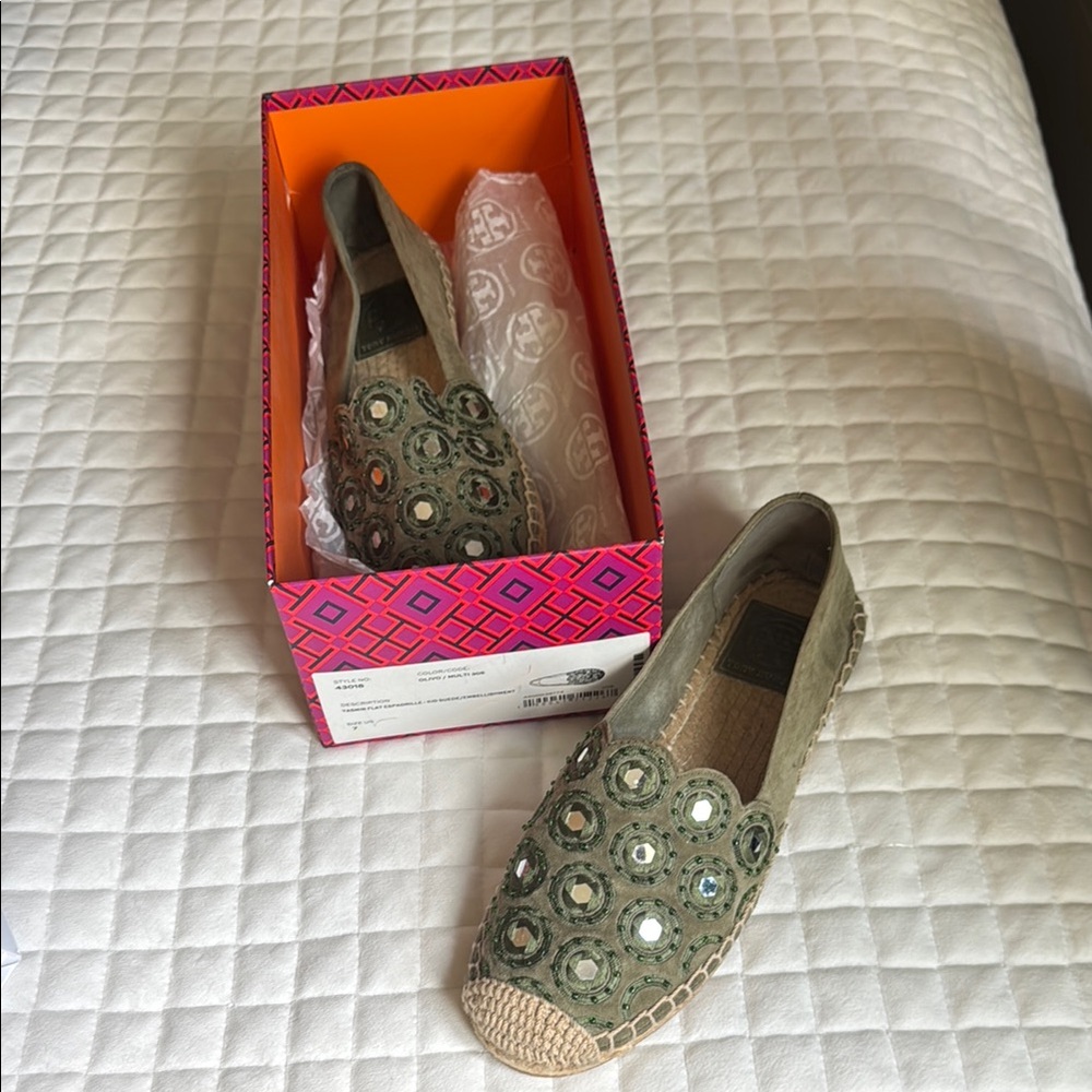 Tory Burch Green Espadrille Flats size 7.